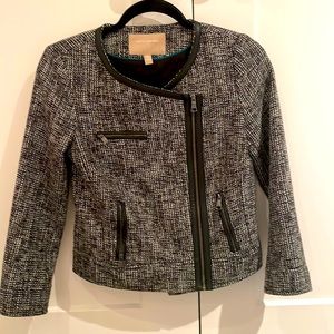 LIKE NEW, Banana Republic - black and white tweed style blazer with zipper